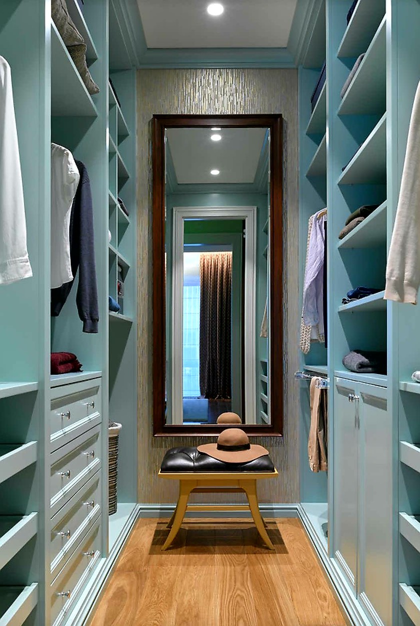 Параллельная гардеробная комната с большим зеркалом Армавир