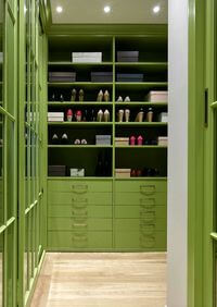 Г-образная гардеробная комната в зеленом цвете Армавир