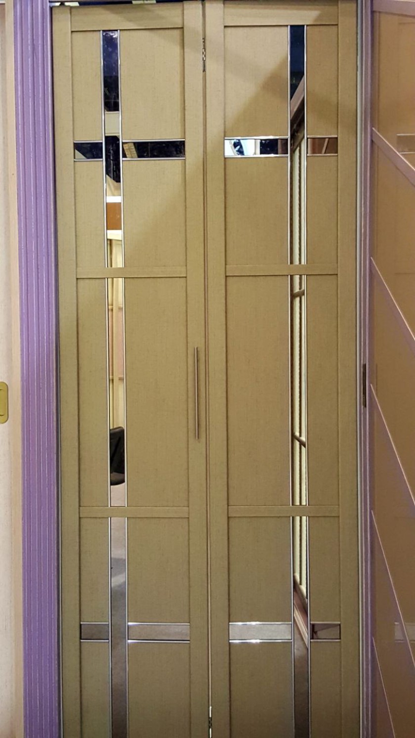 Двери гармошка шпонированные с зеркальным декором Армавир