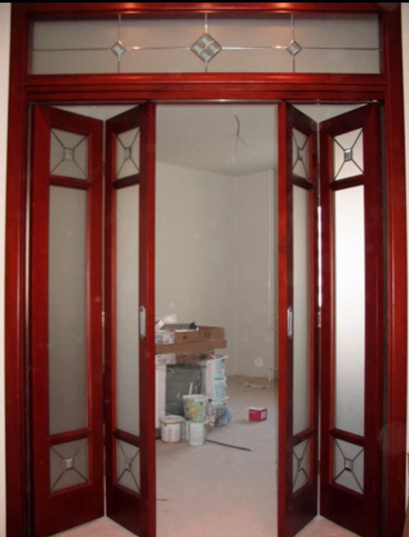 Дверь гармошка с декоративными стеклянными вставками Армавир