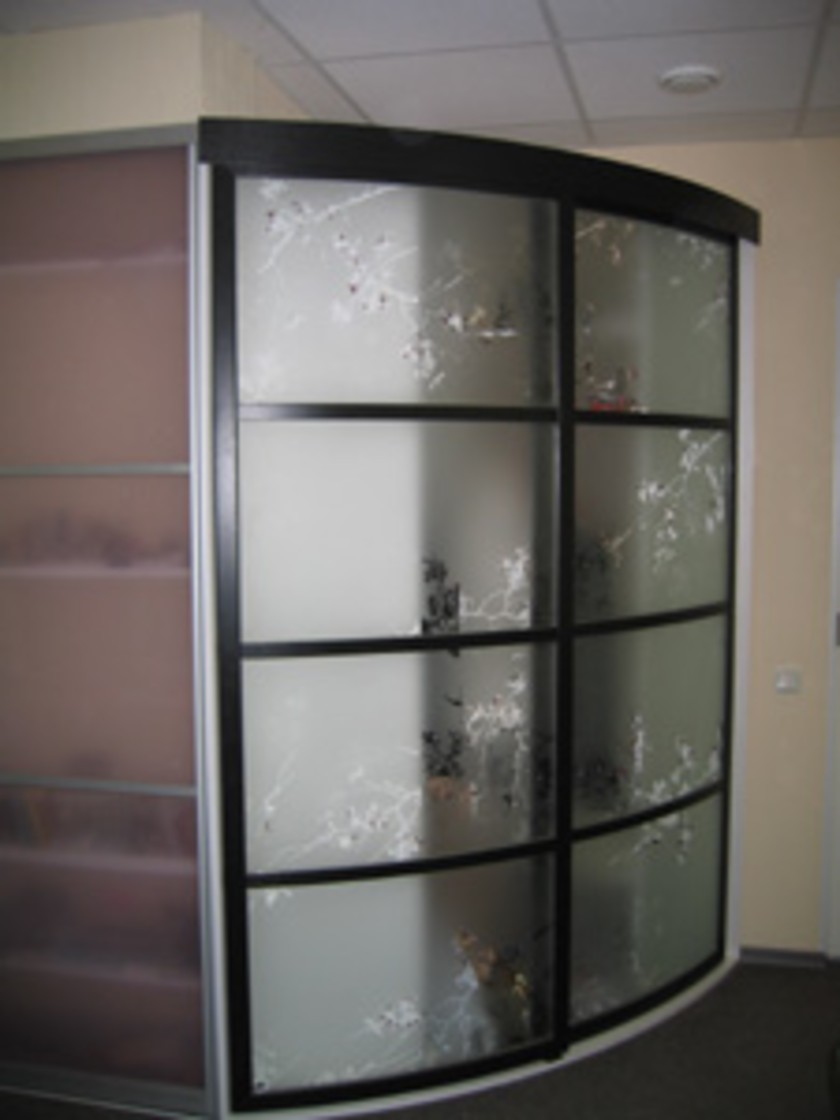Шкаф купе радиусный с рисунком на стекле Армавир