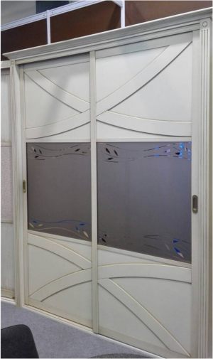 Классический шкаф купе с эксклюзивным декором Армавир