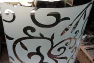 Стекло радиусное с пескоструйным рисунком для радиусных дверей Армавир